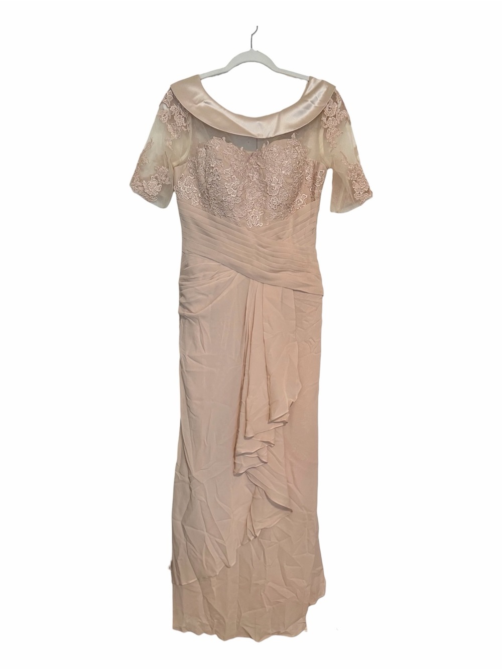 NWT Mother of The Bride Elegant Blush Lace and Ruffle Evening Dress Half Sleeve